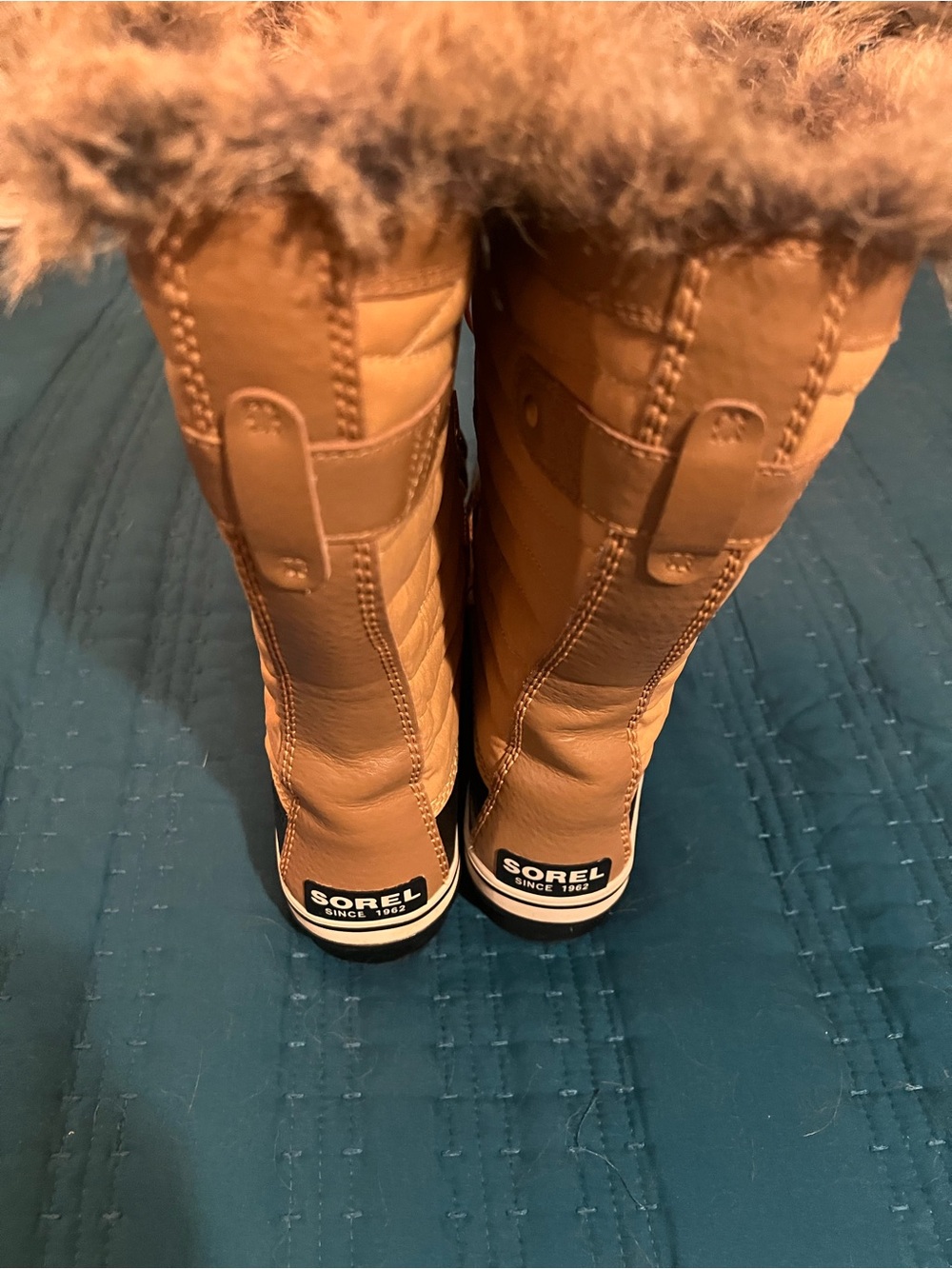 Sorel Tofino II Tan and Black Quilted Faux Fur Winter Lace-Up Boots - Picture 4 of 8